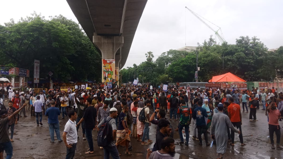 জুলাই সনদের দাবিতে শাহবাগ অবরোধ