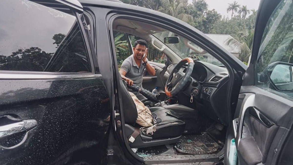 গোপালগঞ্জে এবার ইউএনওর গাড়িবহরে হামলা