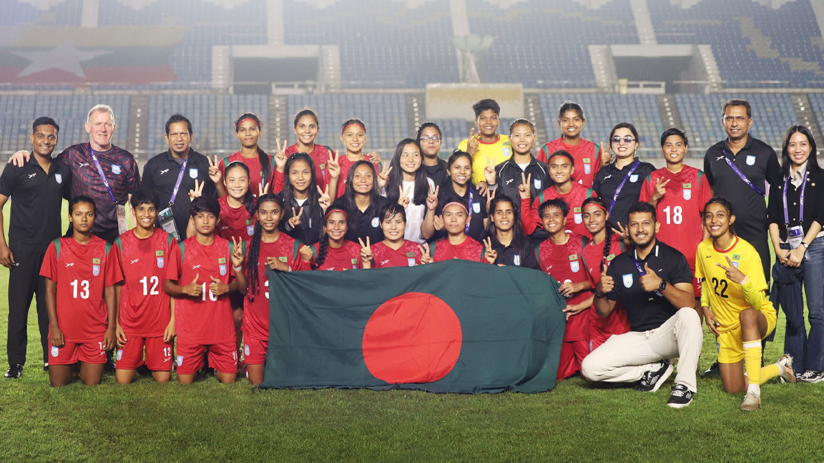 রাত আড়াইটায় নারী ফুটবল দলকে সংবর্ধনা দেবে বাফুফে