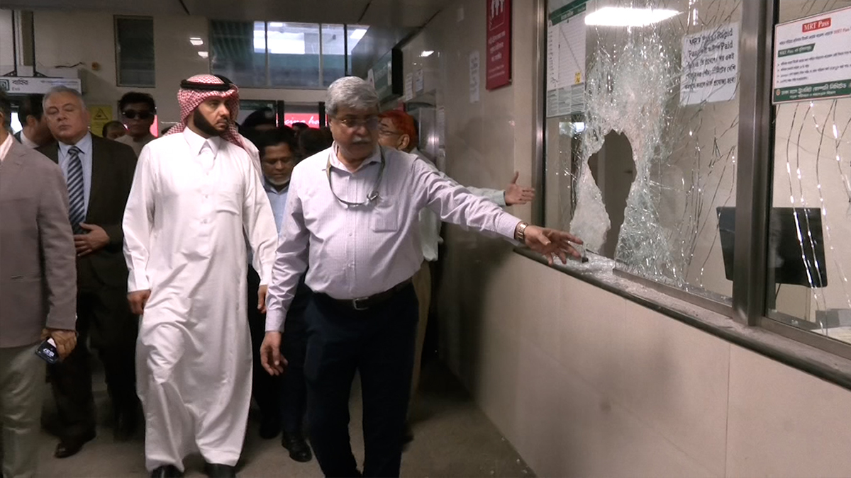 ২৪ জুলাই ২০২৪: মিশন প্রধানদের ক্ষতিগ্রস্ত স্থাপনা দেখায় তৎকালীন সরকার