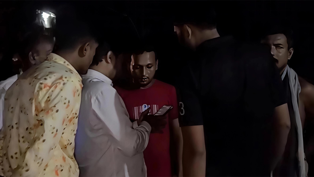 বাউফলে র্যাব পোশাকে ব্যবসায়ীর টাকা ও মোবাইল ছিনতাই