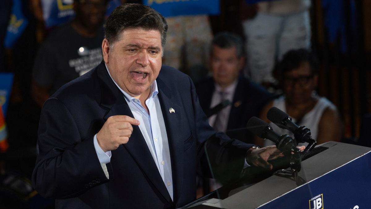 শিকাগোতে সেনা মোতায়েনের পরিকল্পনা ‘ক্ষমতার অপব্যবহার’, অভিযোগ ইলিনয় গভর্নরের