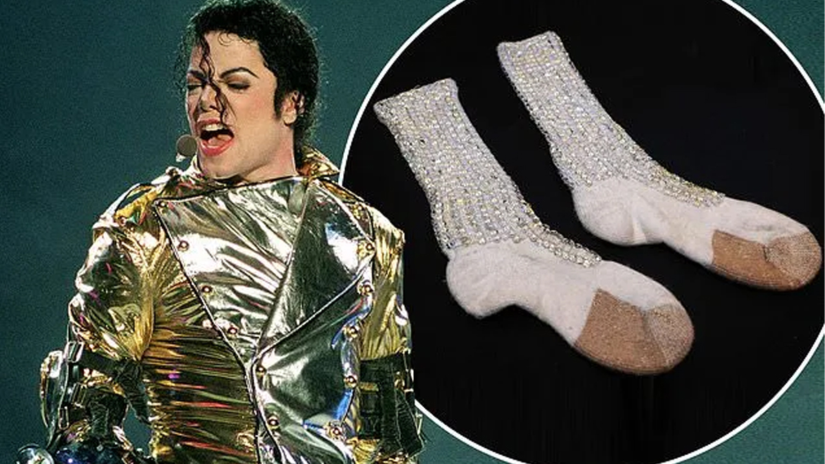 বিক্রি হলো মাইকেল জ্যাকসনের ব্যবহৃত মোজা
