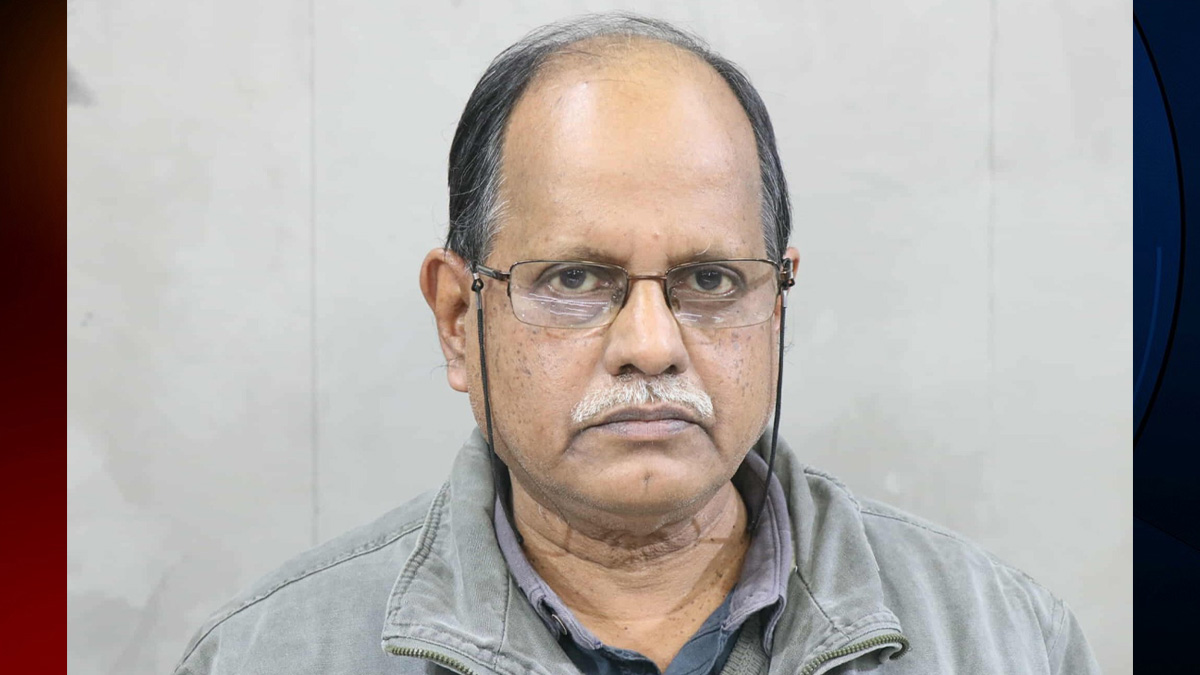 ময়নাতদন্ত শেষে ঢাকার পথে সাংবাদিক বিভুরঞ্জন সরকারের মরদেহ