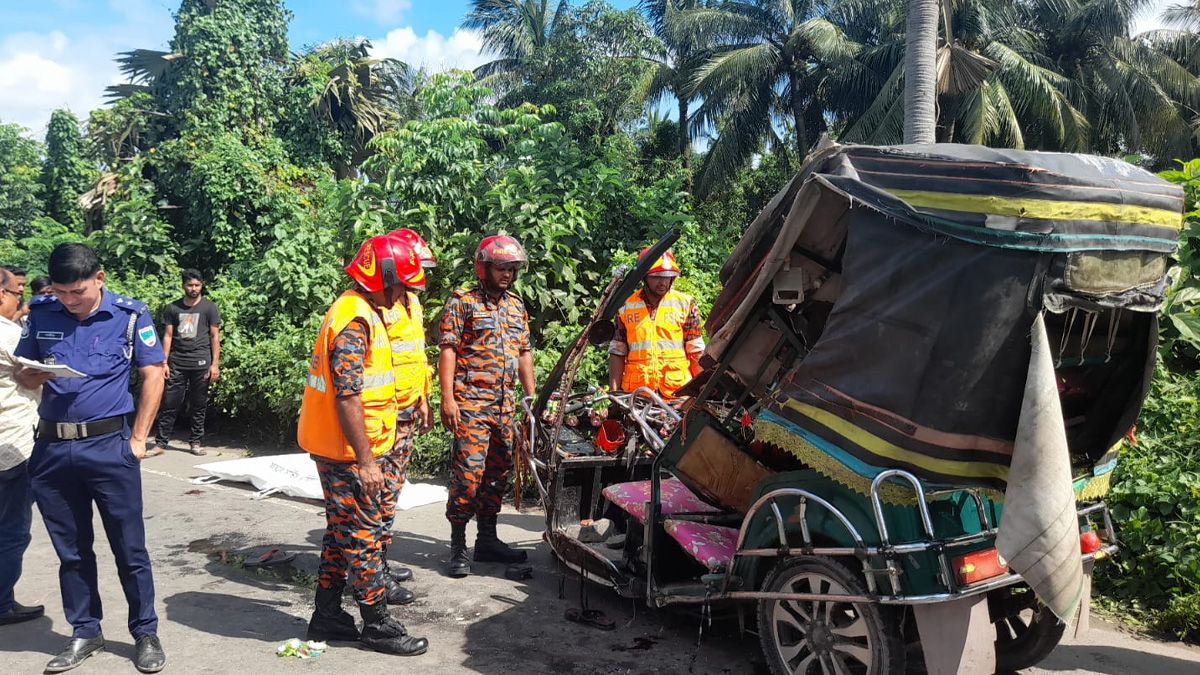 খুলনায় ট্রাকের ধাক্কায় ইজিবাইকের ২ যাত্রী নিহত