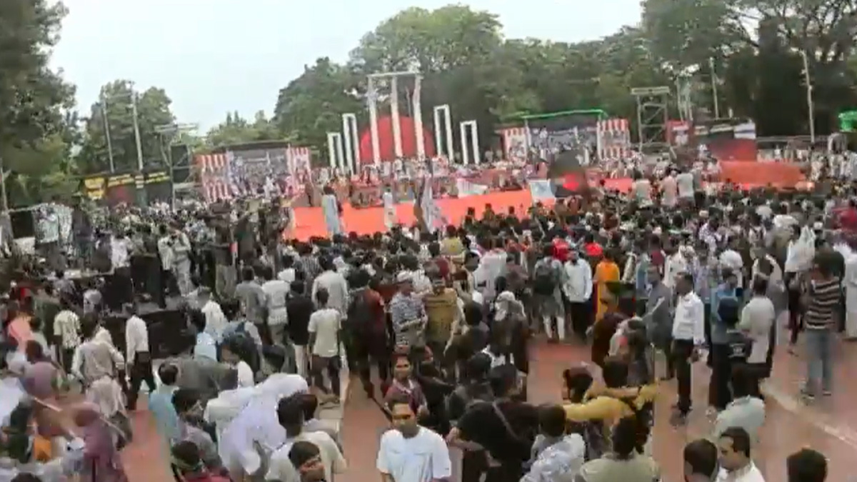 শহীদ মিনারে জড়ো হচ্ছেন এনসিপি নেতাকর্মীরা