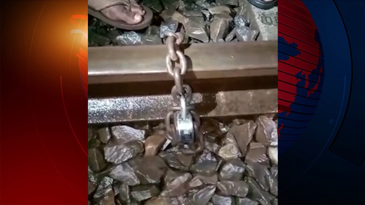 নাটোরে রেললাইনে তালাসহ শেকল লাগিয়ে নাশকতার চেষ্টা