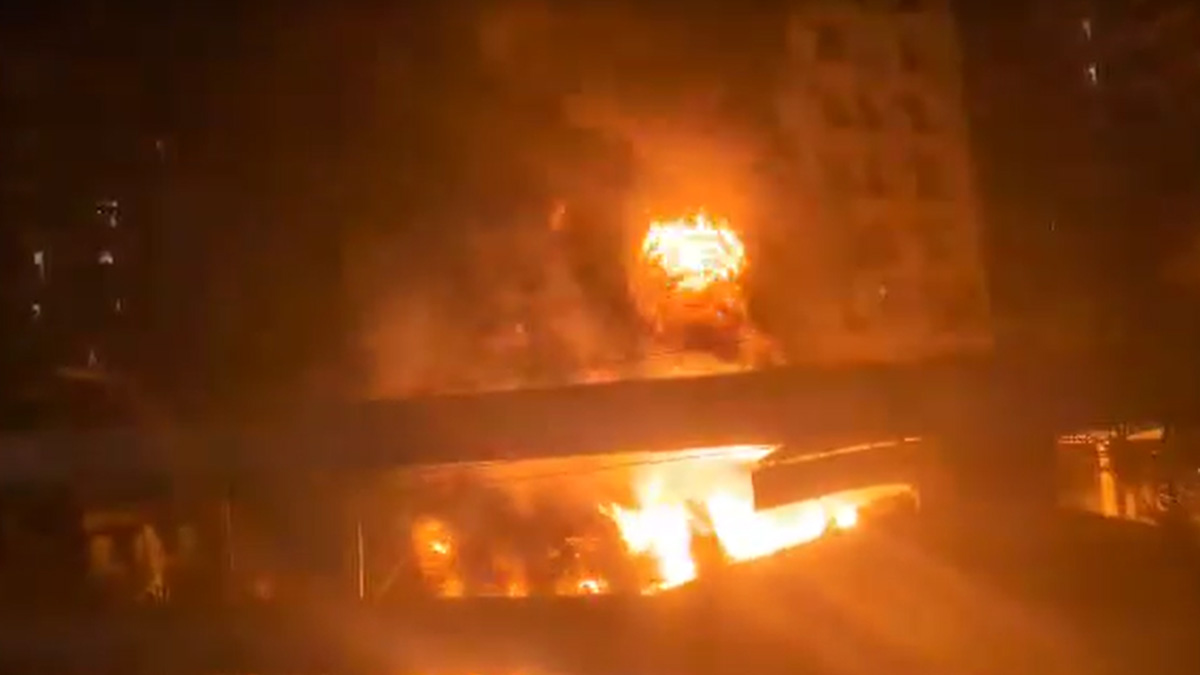 মহাখালীতে পেট্রোল পাম্পে আগুন