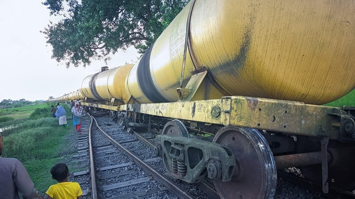 চাঁপাইনবাবগঞ্জের সঙ্গে রাজশাহীর রেল চলাচল স্বাভাবিক