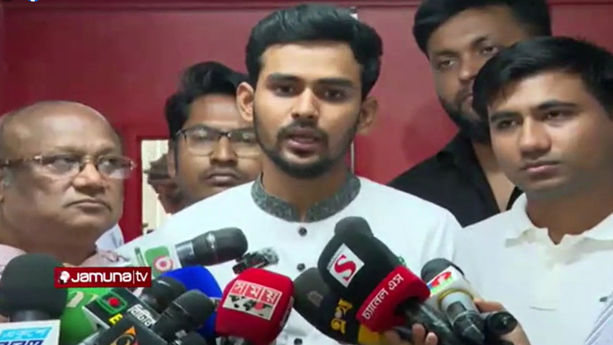 উপদেষ্টা আসিফ ভোরে খেতে যান নীলা মার্কেটে, দোকান বন্ধ থাকলে ওয়েস্টিনে