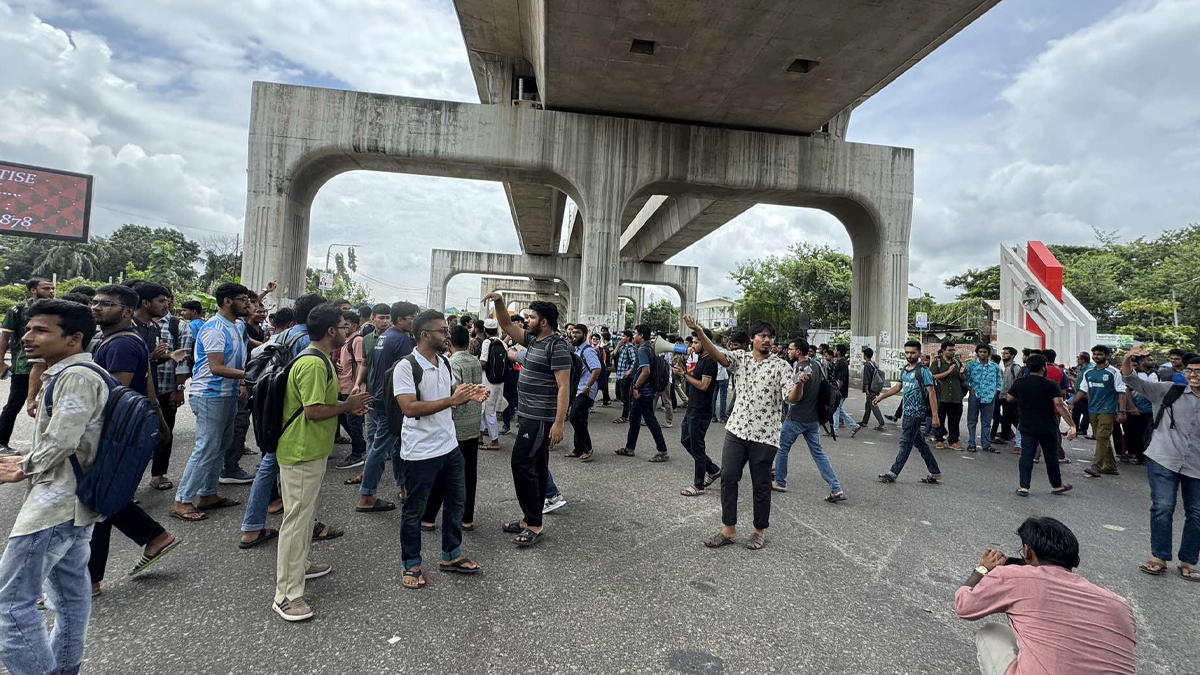 শেকৃবি শিক্ষার্থীদের আগারগাঁও ব্লকেড প্রত্যাহার, যান চলাচল স্বাভাবিক