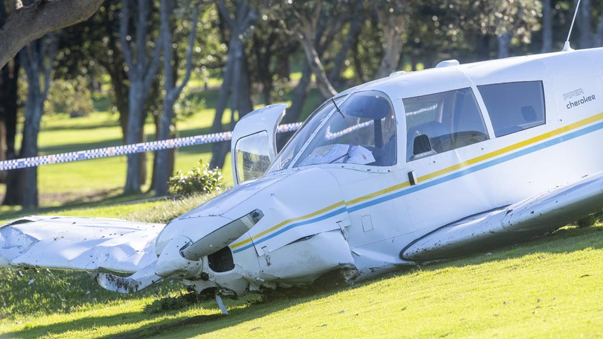 সিডনির গলফ কোর্সে আছড়ে পড়লো প্রশিক্ষণ বিমান