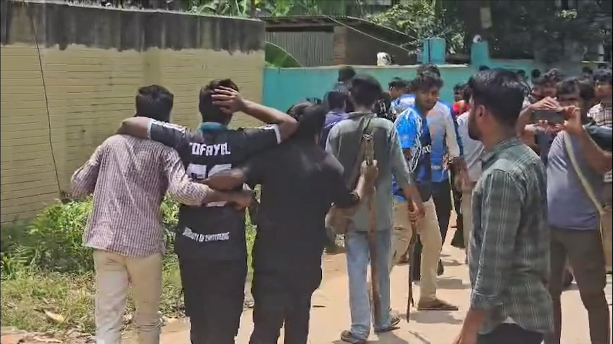 চবি এলাকায় থমথমে পরিবেশ, পুরুষশূন্য জোবরা গ্রাম