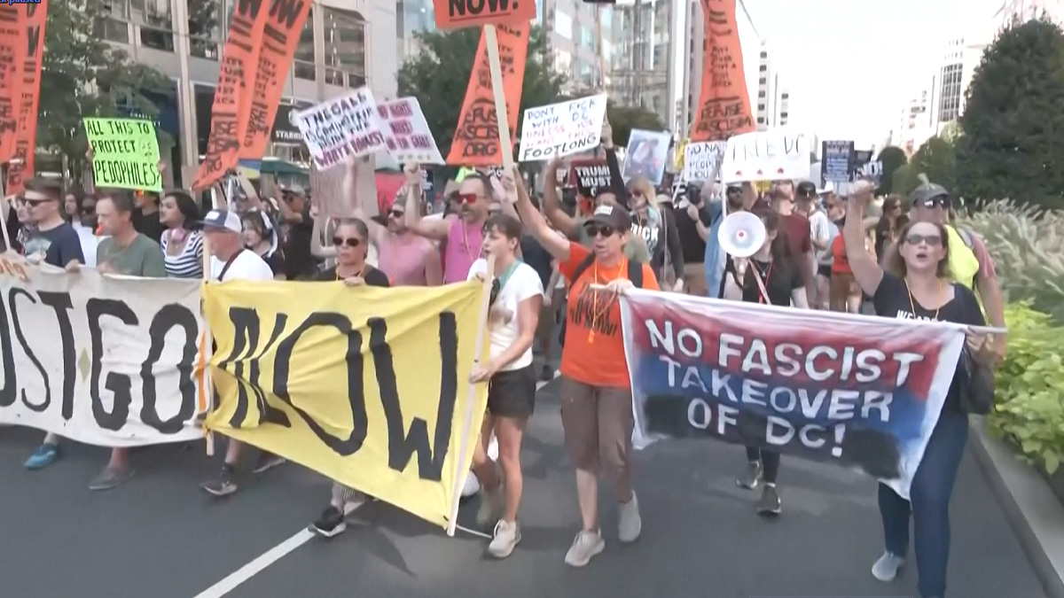 গৃহহীনদের তাড়িয়ে দেয়াকে কেন্দ্র করে আবারও বিক্ষোভে উত্তাল ওয়াশিংটন ডিসি