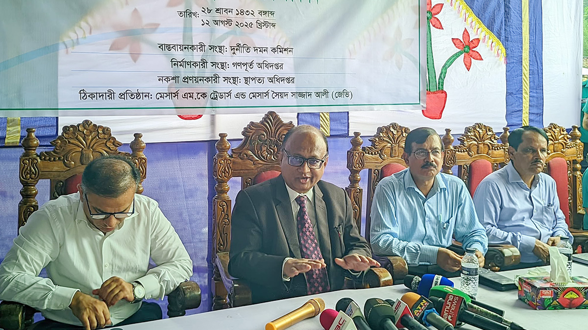 কোনও উপদেষ্টার বিরুদ্ধে দুর্নীতির তথ্য পাওয়া গেলে তদন্ত করা হবে: দুদক চেয়ারম্যান