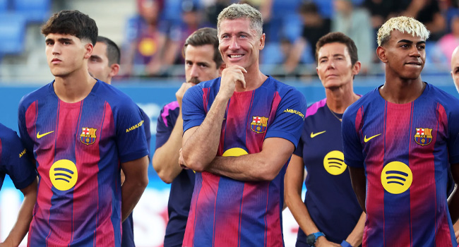 নতুন মৌসুমে রাতে মাঠে নামছে বার্সেলোনা