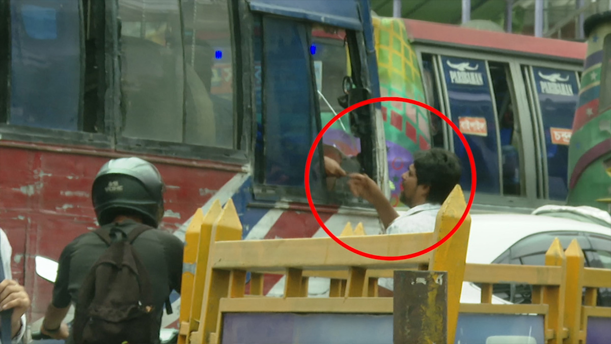 বাস চালকদের দিতে হয় ‘জিপি চাঁদা’, সিন্ডিকেটের কারণে ফিরছে না সড়কে শৃঙ্খলা