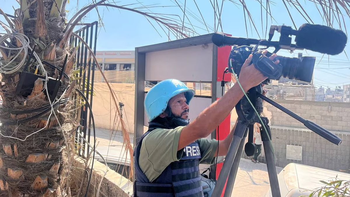 গাজায় লাইভ সম্প্রচারের সময় ইসরায়েলি হামলায় নিহত রয়টার্স সাংবাদিক