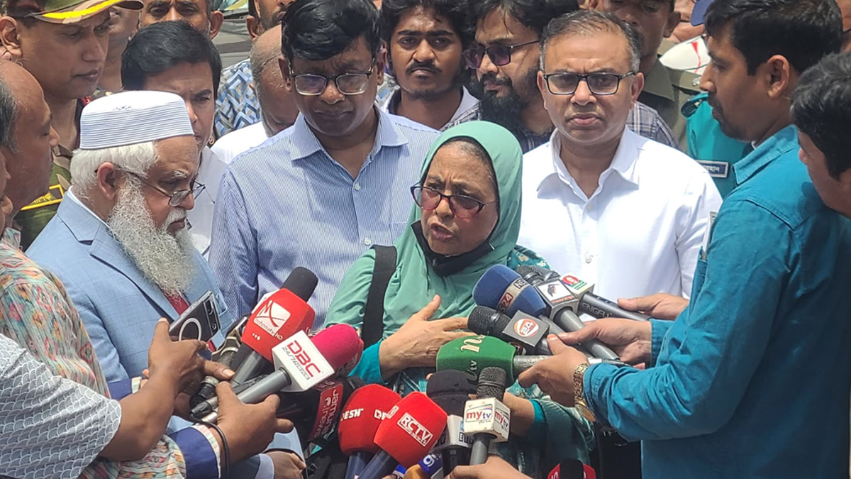 দেশের পরিবর্তন চাইলে আগে নিজেদের বদলাতে হবে: স্বাস্থ্য উপদেষ্টা