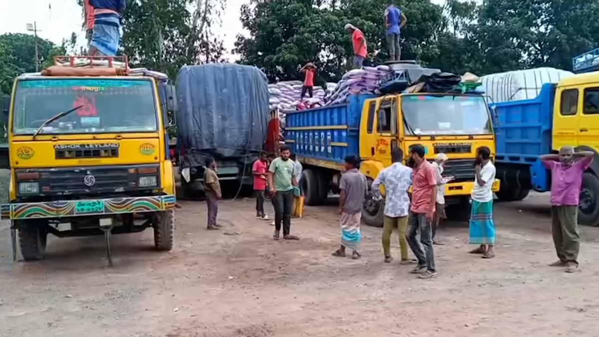 হিলি দিয়ে রেকর্ড পরিমাণ ভারতীয় চাল আমদানি, কমছে দাম