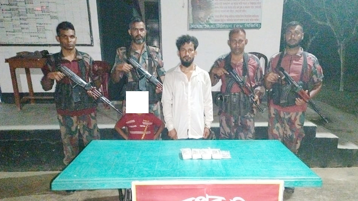 ঝিনাইদহে ভারতীয় জাল রুপিসহ পিতা-পুত্র আটক