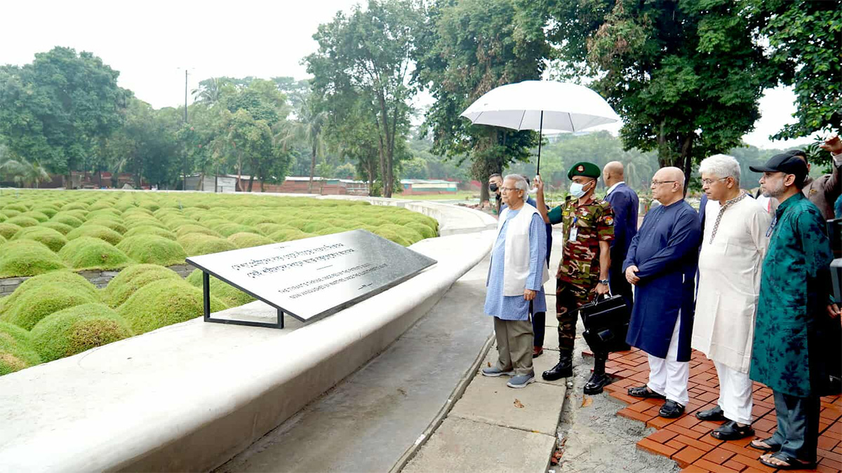 জুলাই স্মৃতি জাদুঘর পরিদর্শন করলেন ড. ইউনূস