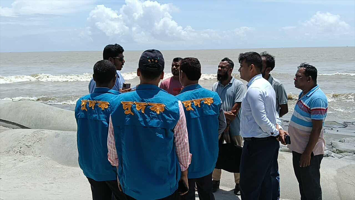 কুয়াকাটা মেরিন ড্রাইভ পরিদর্শনে গিয়ে অনিয়মের সত্যতা পেয়েছে দুদক