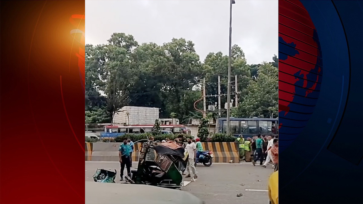 রাজধানীর কুর্মিটোলা হাসপাতালের সামনের ইউটার্নে সড়ক দুর্ঘটনায় একজন নিহত