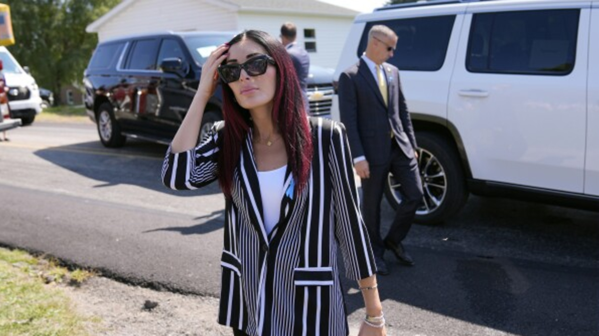 গাজাবাসীদের যুক্তরাষ্ট্রে মানবিক ভিসা স্থগিতের কৃতিত্ব দাবি করলেন কট্টর ডানপন্থী কর্মী লরা লুমার