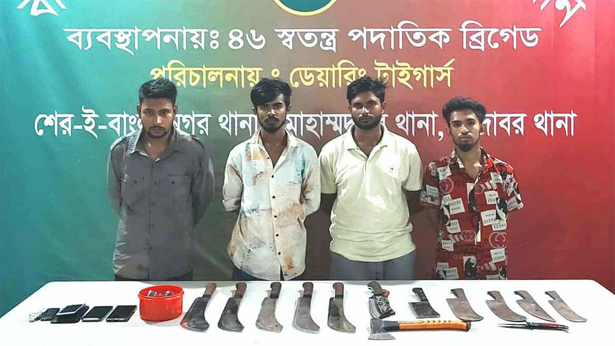 মোহাম্মদপুরে দেশীয় অস্ত্রসহ কিশোর গ্যাংয়ের ৪ সদস্য গ্রেফতার