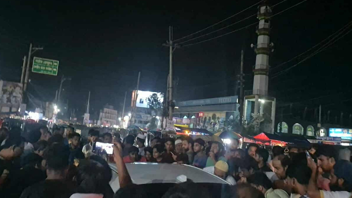 নাটোরে খেলনা পিস্তল ঠেকিয়ে অপহরণ চেষ্টার অভিযোগ, আটক ২