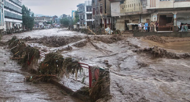 পাহাড়ি ঢলে নিমেষেই ধ্বংস পাকিস্তানের ৩ প্রদেশের লোকালয়