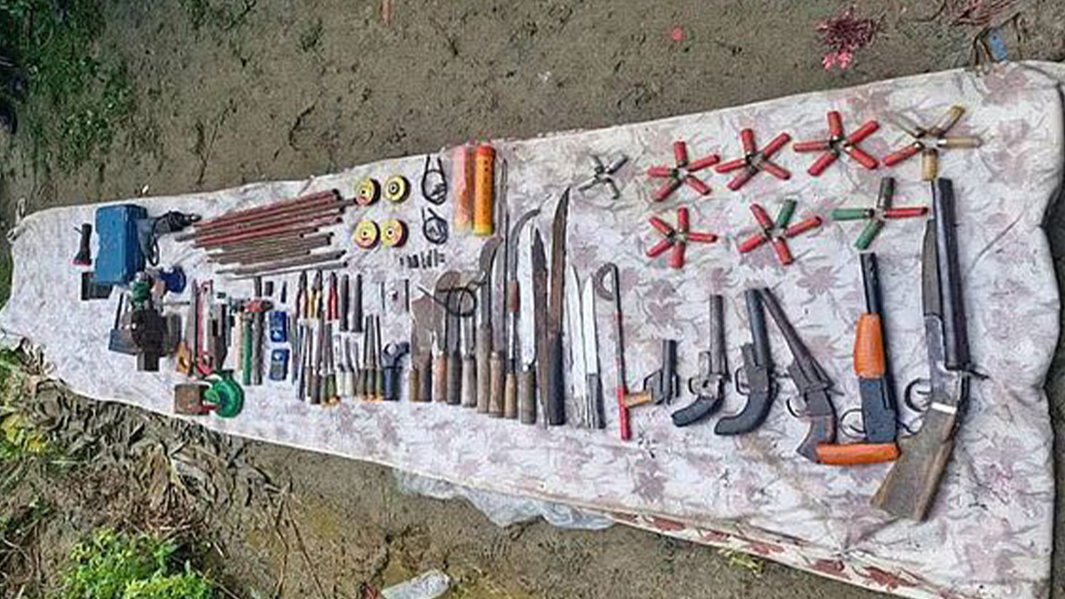 সীতাকুণ্ডে দেশীয় অস্ত্র তৈরির কারখানায় অভিযান, আটক ৪