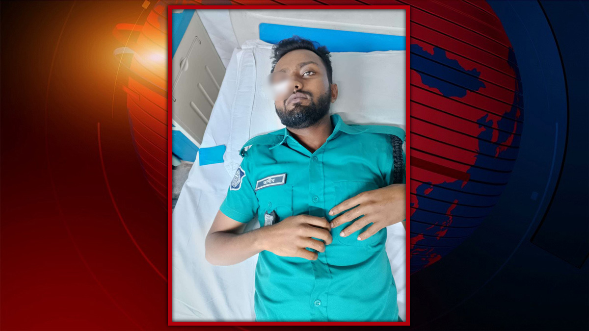 বুয়েট শিক্ষার্থীদের যমুনা অভিমুখে যেতে বাধা দেয়ার ঘটনায় ৮ পুলিশ সদস্য আহত