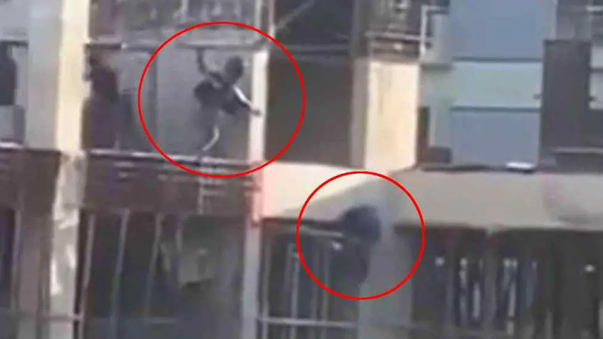 রামপুরায় ভবনের কার্নিশে ঝুলে থাকা তরুণকে গুলির মামলায় অভিযোগ দাখিল