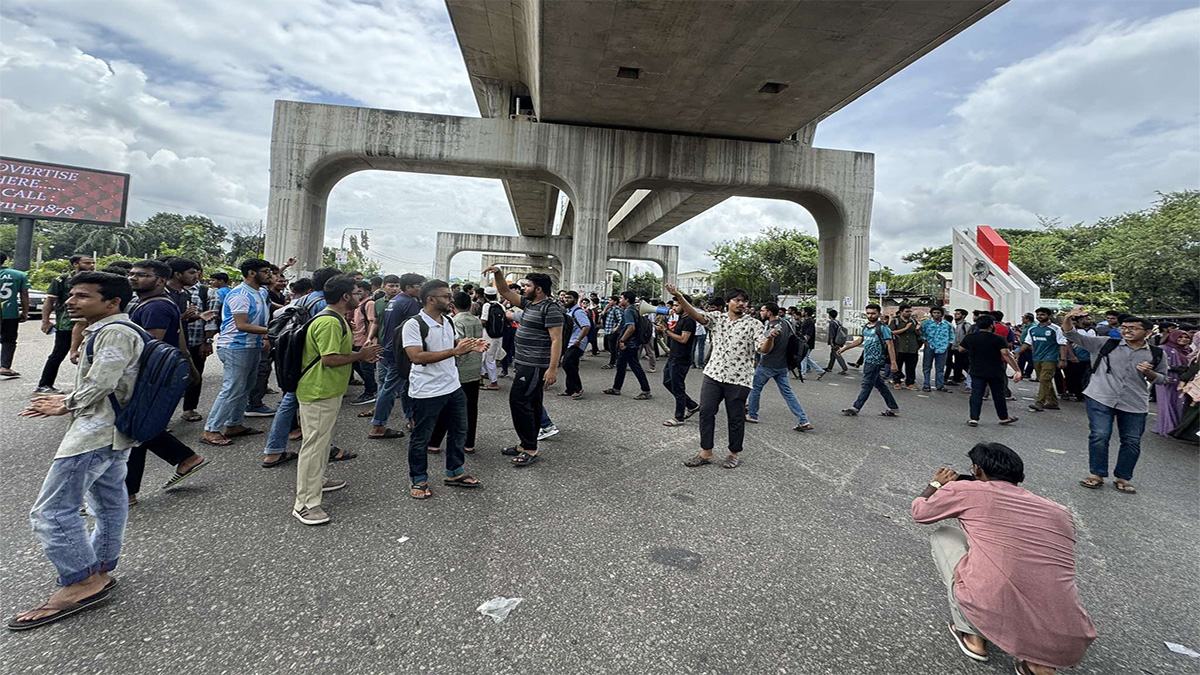 ৩ দফা দাবিতে আগারগাঁও ‘ব্লকেডে’র ঘোষণা শেকৃবি শিক্ষার্থীদের
