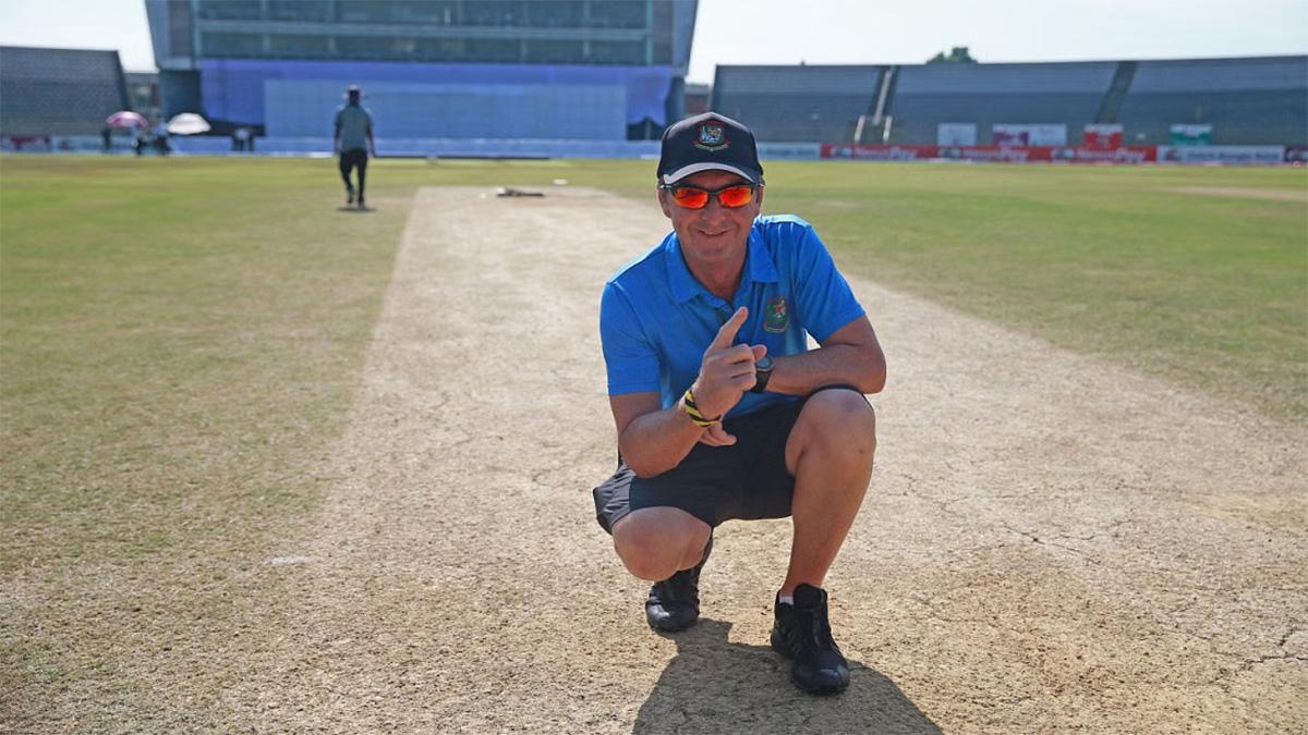 বাংলাদেশে আবার ফিরছেন টনি হেমিং