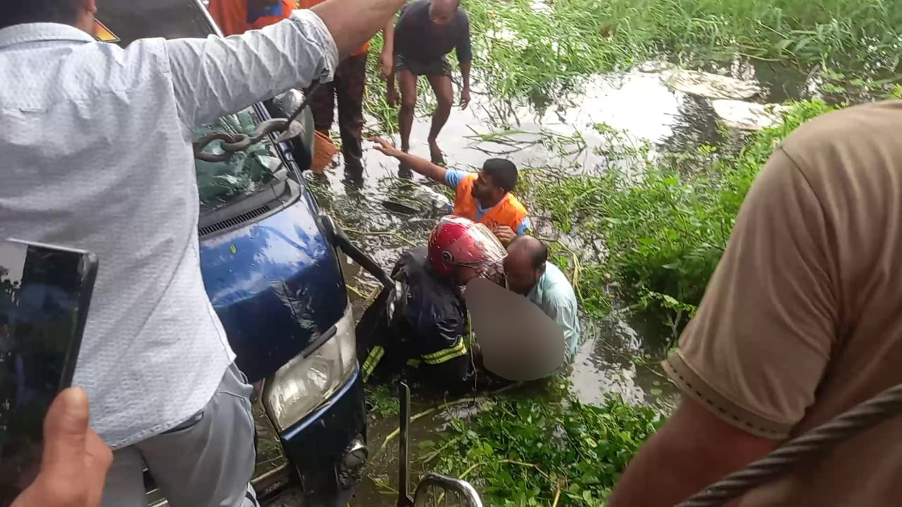 নোয়াখালীতে সড়ক দুর্ঘটনায় একই পরিবারের ৭ জন নিহত