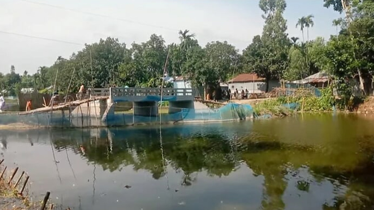 গাইবান্ধায় সেতু আছে, নেই সংযোগ সড়ক—এলাকাবাসীর ক্ষোভ