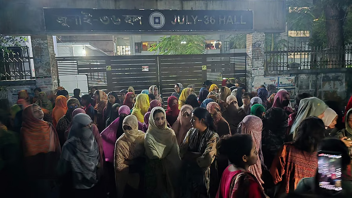 রাবিতে ছাত্রীদের নিয়ে আপত্তিকর মন্তব্য, ছাত্রদল নেতার বহিষ্কারের দাবিতে বিক্ষোভ