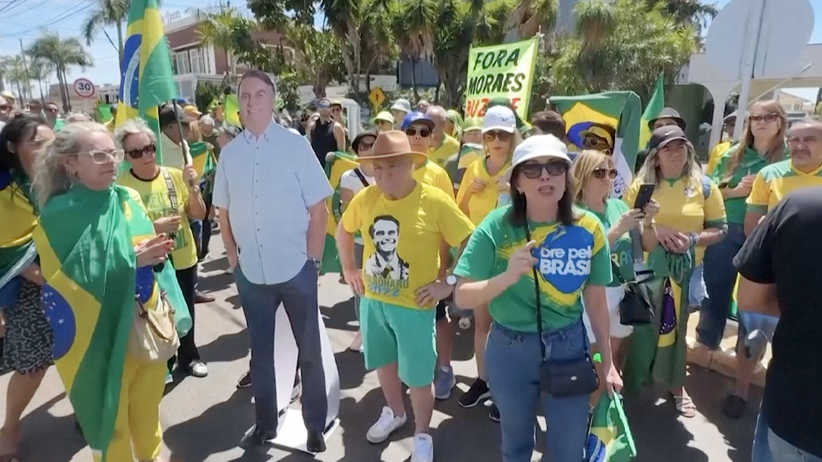 ব্রাজিলের সাবেক প্রেসিডেন্টের বিরুদ্ধে চলমান মামলা বাতিলের দাবিতে সমাবেশ