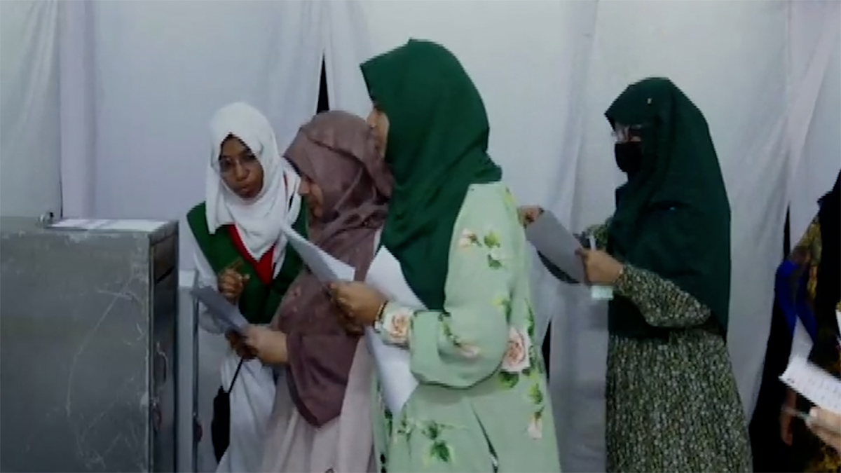 ডাকসু নির্বাচনের ফল ঘোষণা চলছে, এগিয়ে সাদিক কায়েম