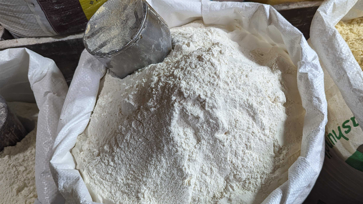 বেড়েছে আটার দাম, অস্বস্তিতে সীমিত আয়ের ক্রেতারা