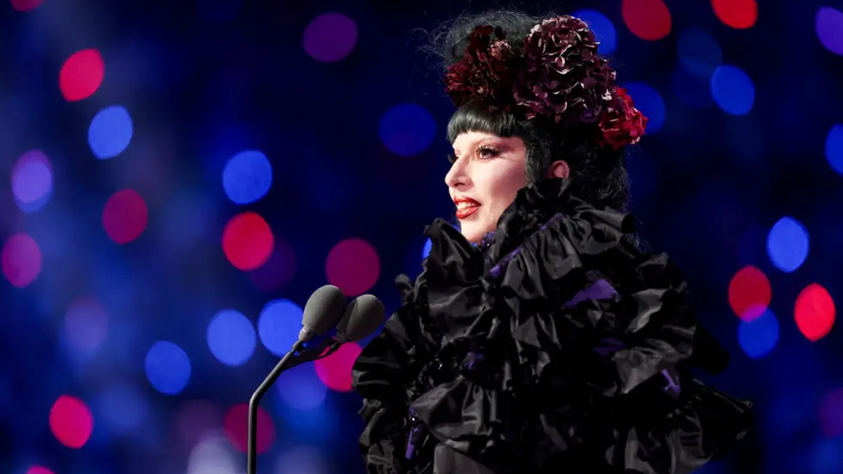 এমটিভি ভিডিও মিউজিক অ্যাওয়ার্ডস: লেডি গাগা চারটি পুরস্কার নিয়ে শীর্ষে