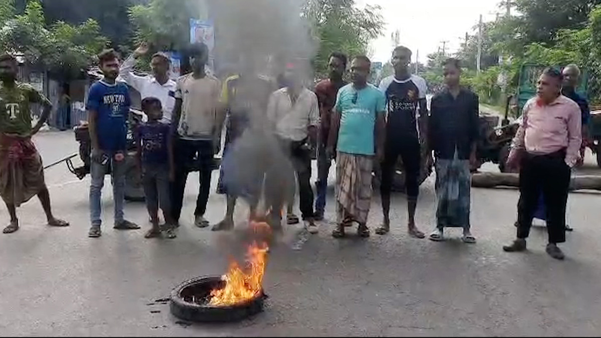 বাগেরহাটে ৪টি সংসদীয় আসন বহালের দাবিতে হরতাল
