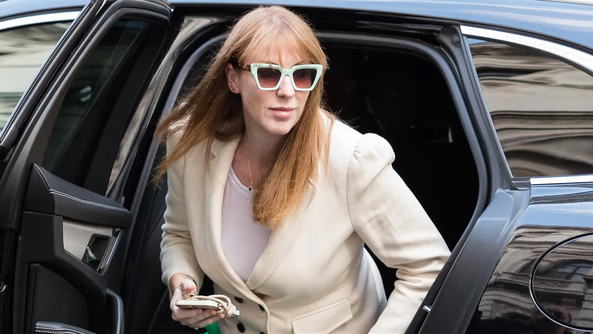 কর ফাঁকির অভিযোগে ব্রিটেনের উপপ্রধানমন্ত্রীর পদত্যাগ