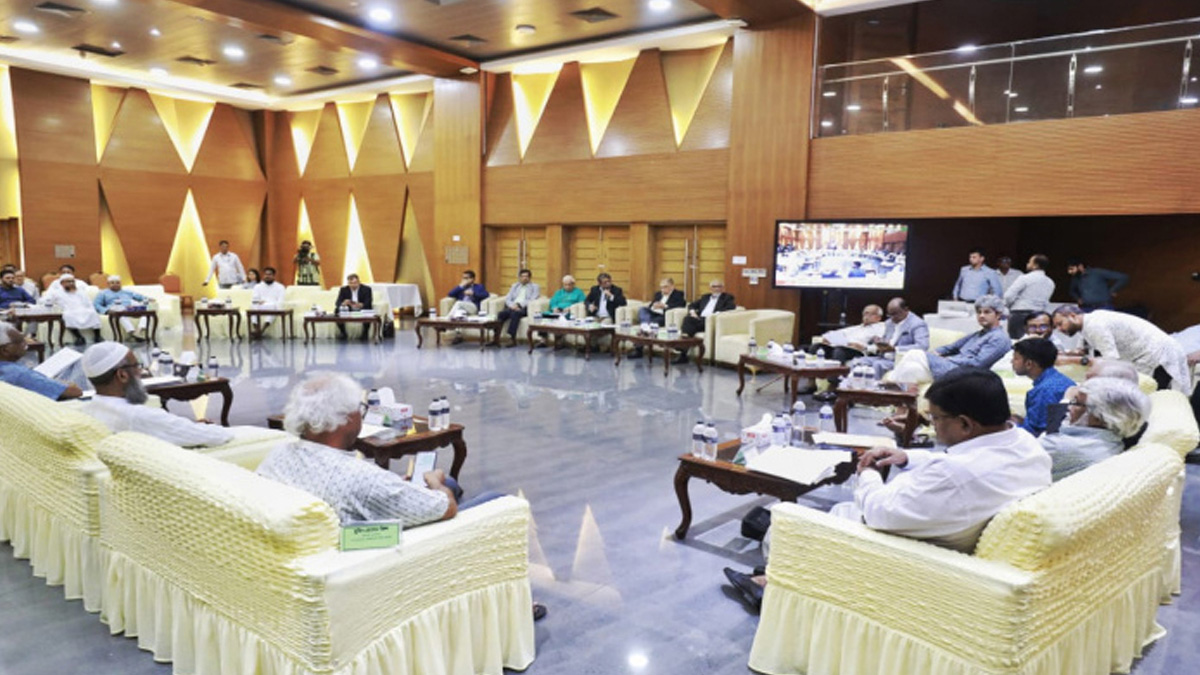 জুলাই সনদ বাস্তবায়ন প্রক্রিয়া নিয়ে দলগুলোর সঙ্গে বৈঠকে ঐকমত্য কমিশন