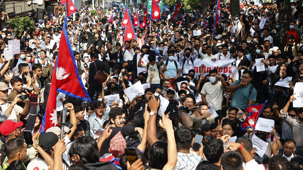 নেপাল সরকারের এক সিদ্ধান্ত রূপ নেয় গণআন্দোলনে